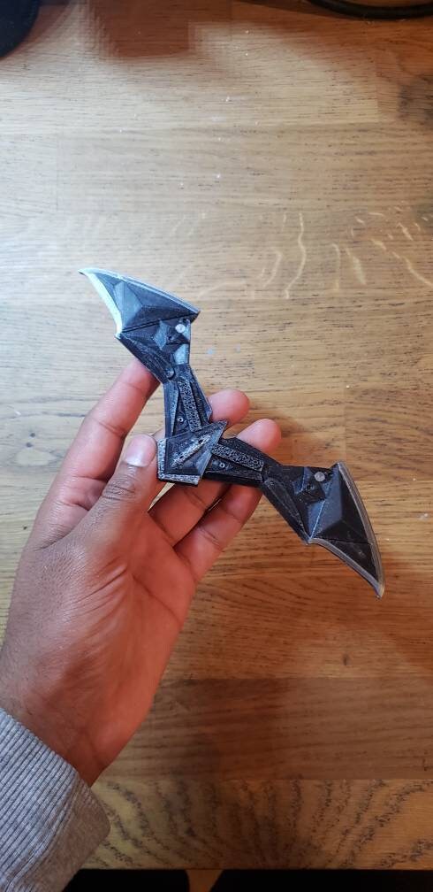 Throwing blade prop with stand