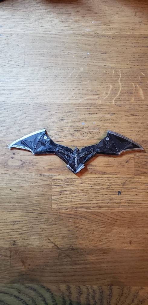 Throwing blade prop close up