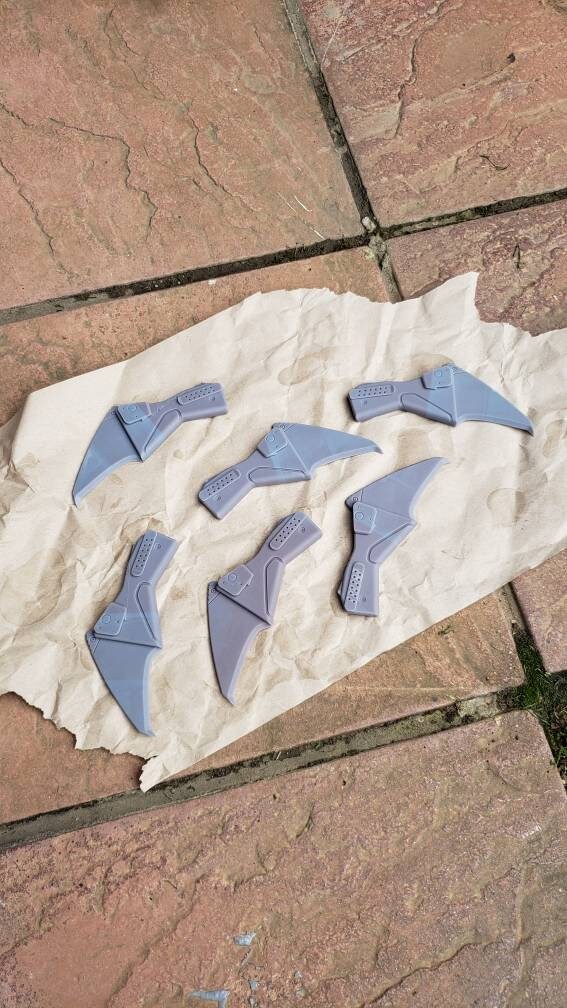 Chest emblem prop battle damage finish