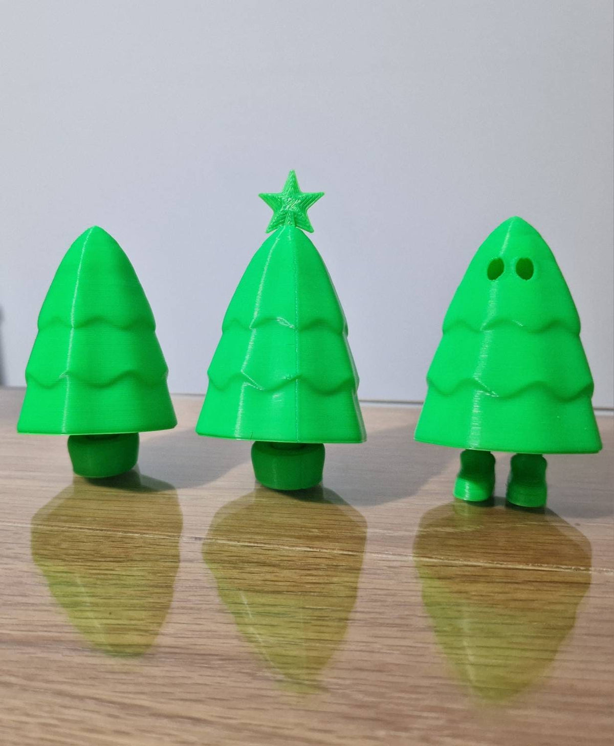 Christmas Tree & Presents Decoration - Secret Santa - Fidget Toys - Legs - Snowman - Santa - 3D Printed - Tree with Legs