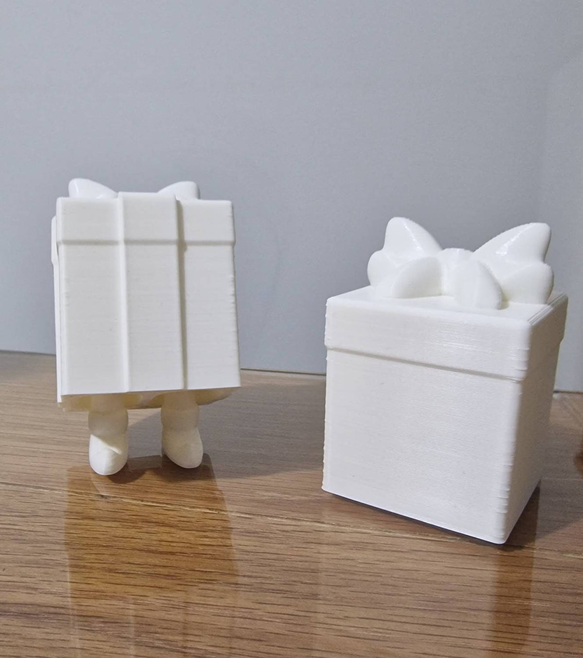 Christmas Tree & Presents Decoration - Secret Santa - Fidget Toys - Legs - Snowman - Santa - 3D Printed - Tree with Legs