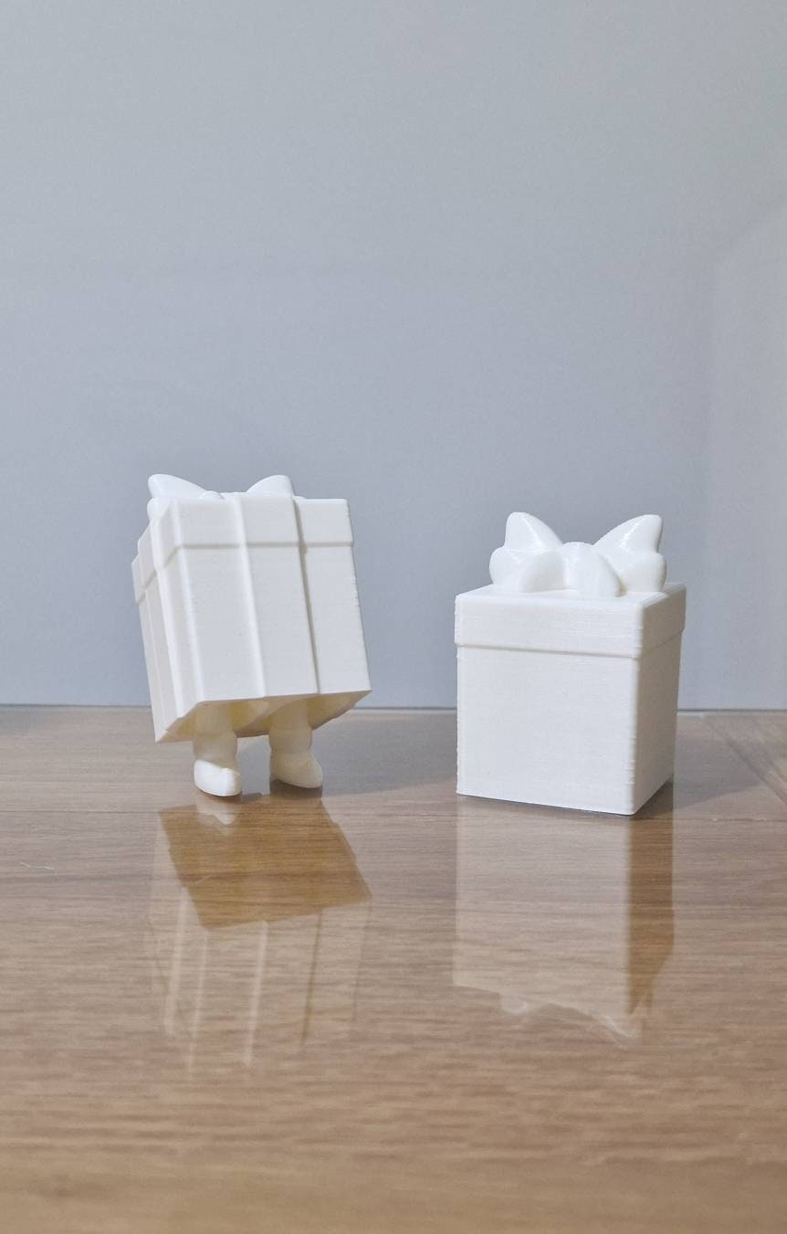 Christmas Tree & Presents Decoration - Secret Santa - Fidget Toys - Legs - Snowman - Santa - 3D Printed - Tree with Legs