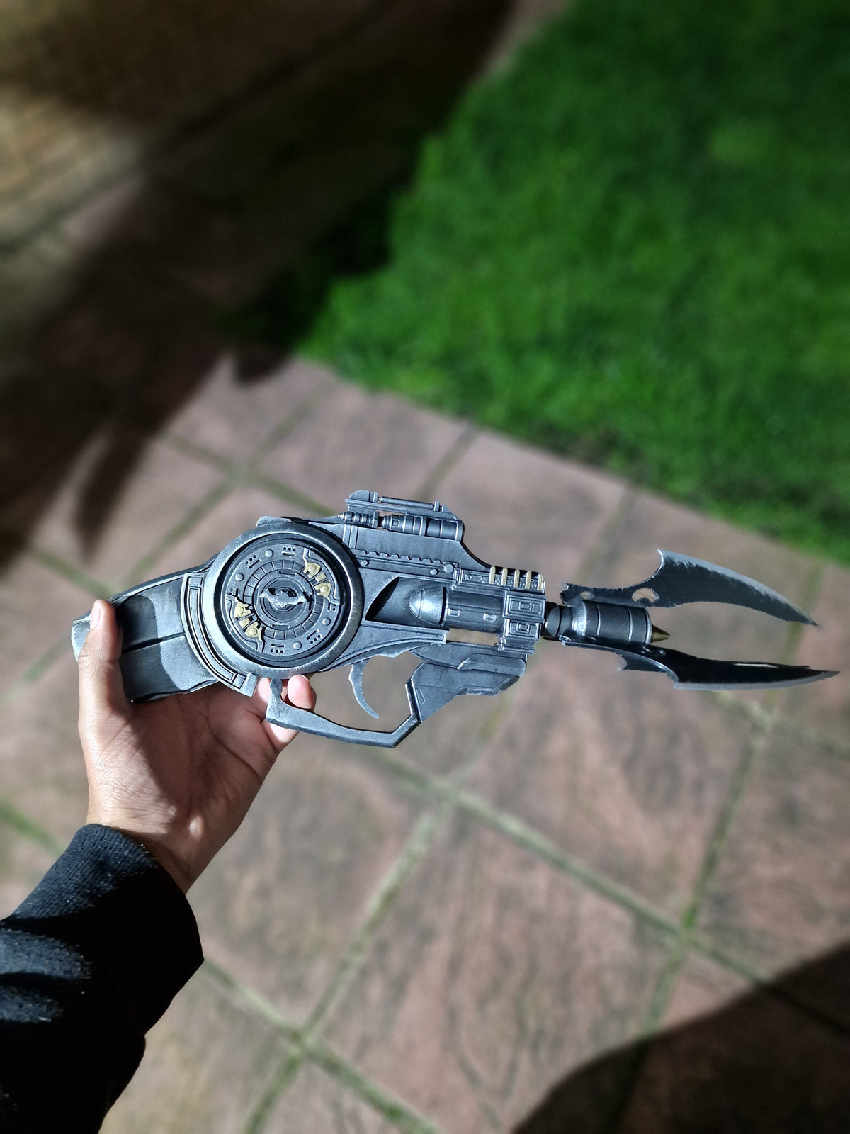 Grappling hook prop detail