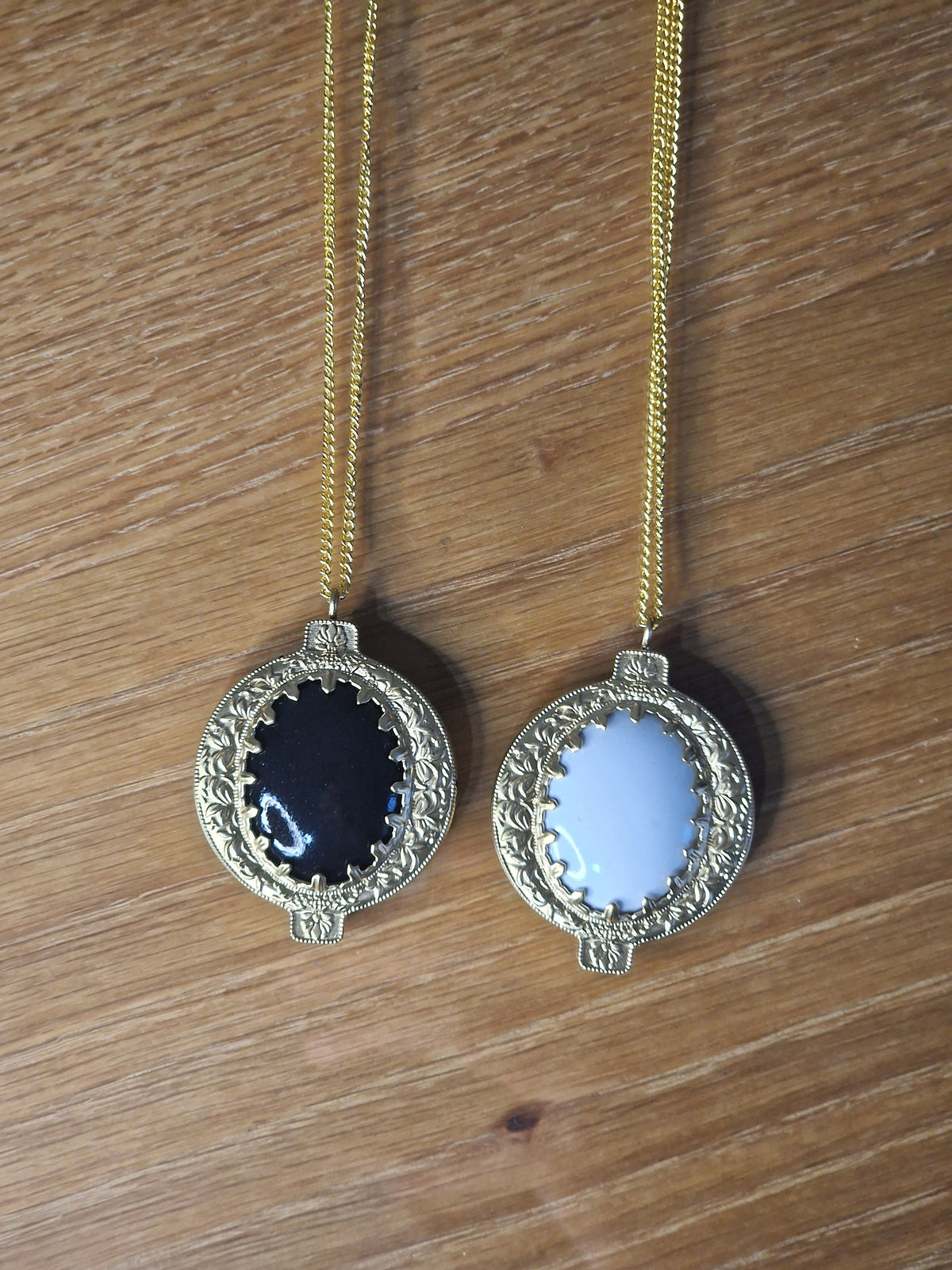 Amulet of Archangels Necklace - Inspired by Charmed - Halliwell Collection - 3D Printed - Replica Prop - Resin - Gold - Black and White