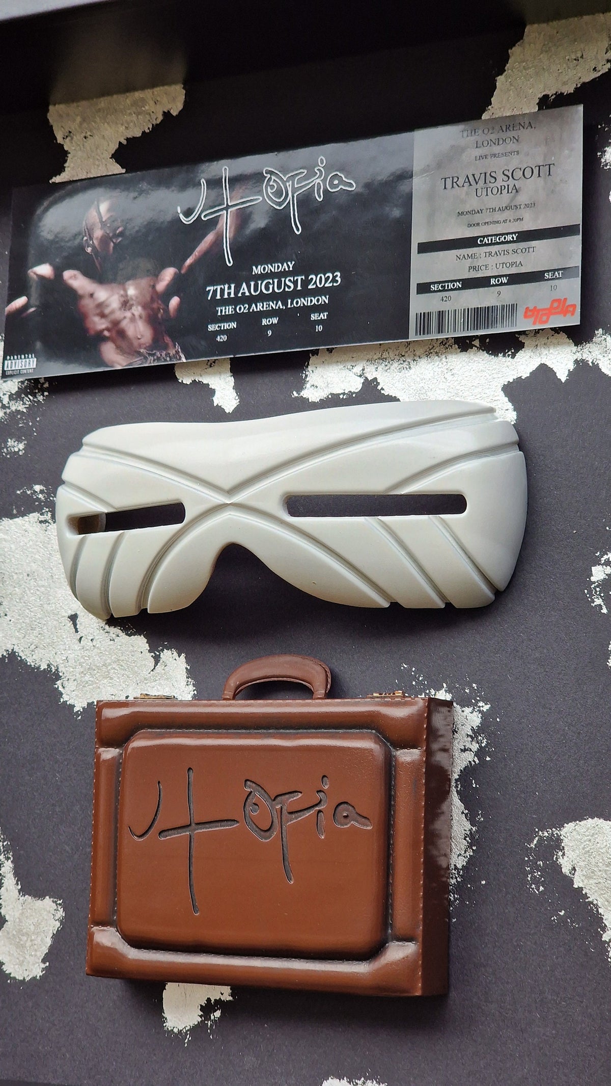 Utopia Tour Glasses & Briefcase Display Case - Inspired by Travis Scott - Ticket and Memorabilia Display - Custom-made