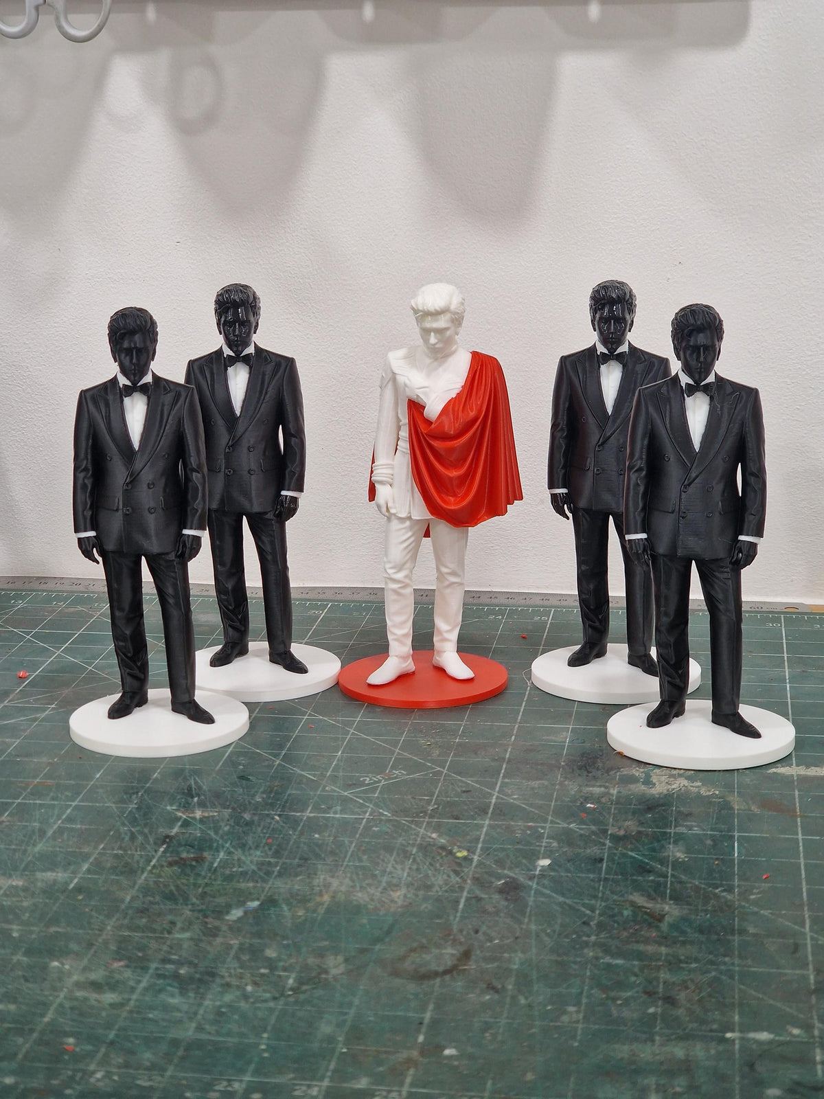 Gesaffelstein White Inspired Figure Statue – Techno DJ Collectible – Electronic Music Producer Figure – Dark Decor – DJ Fan Gift – Music